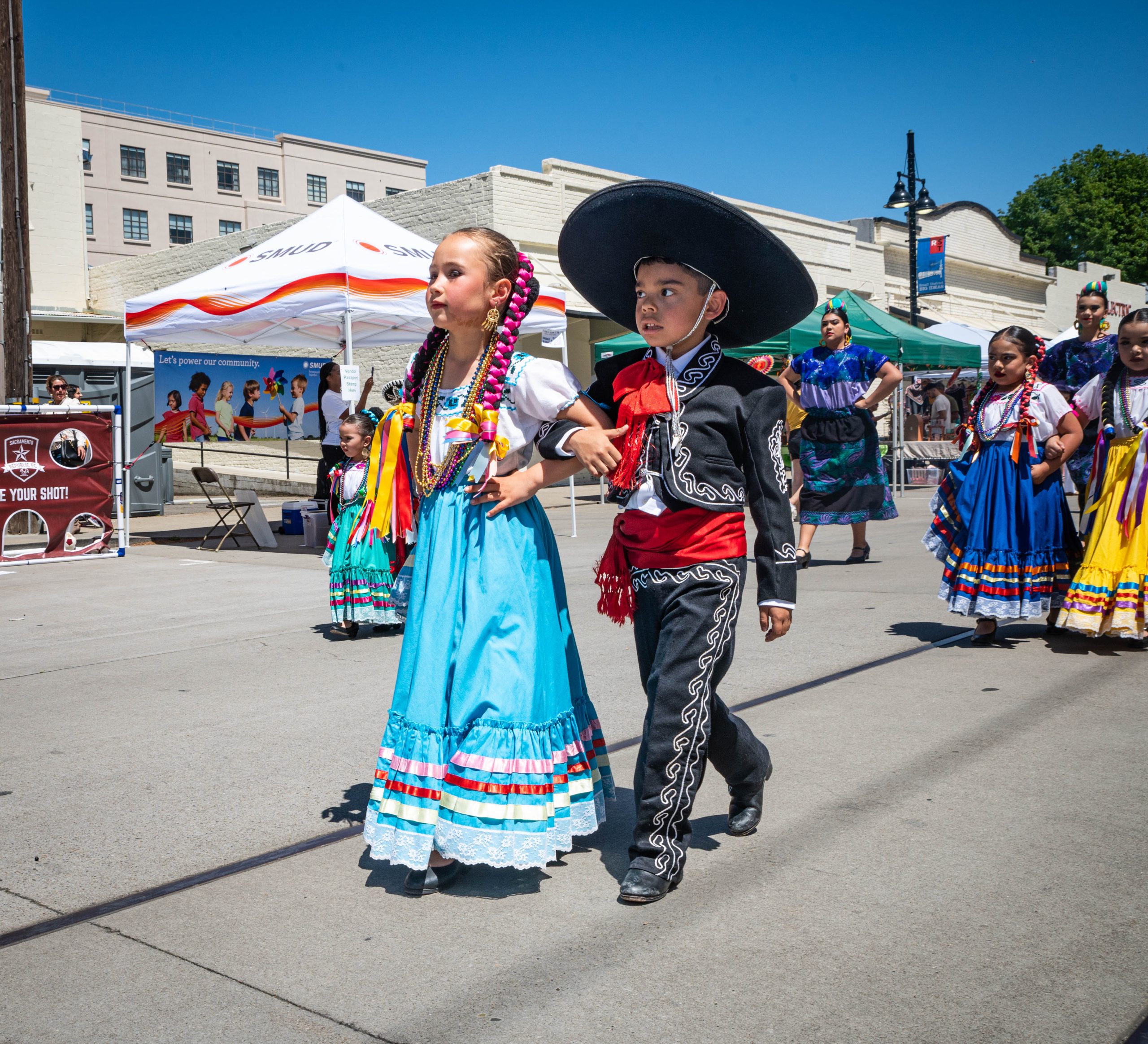 sacramento, california, mexican culture, event, floricanto family festival, children, costume, walking