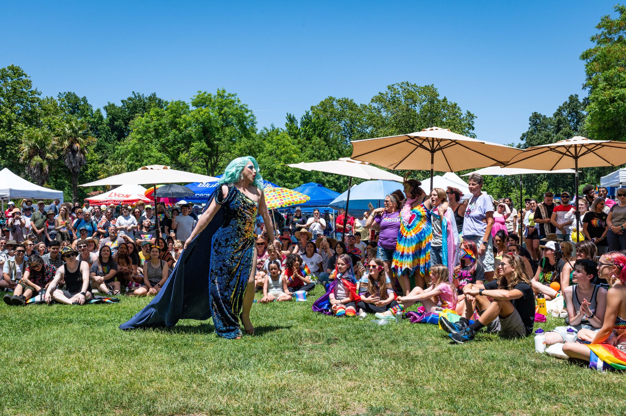 Tilly Creams, performing, crowd, grass, drag queen, davis pride, davis, california, pride month, gay community, event, chris allan, freelance photojournalist, news photography, lgbtq, event, colorful