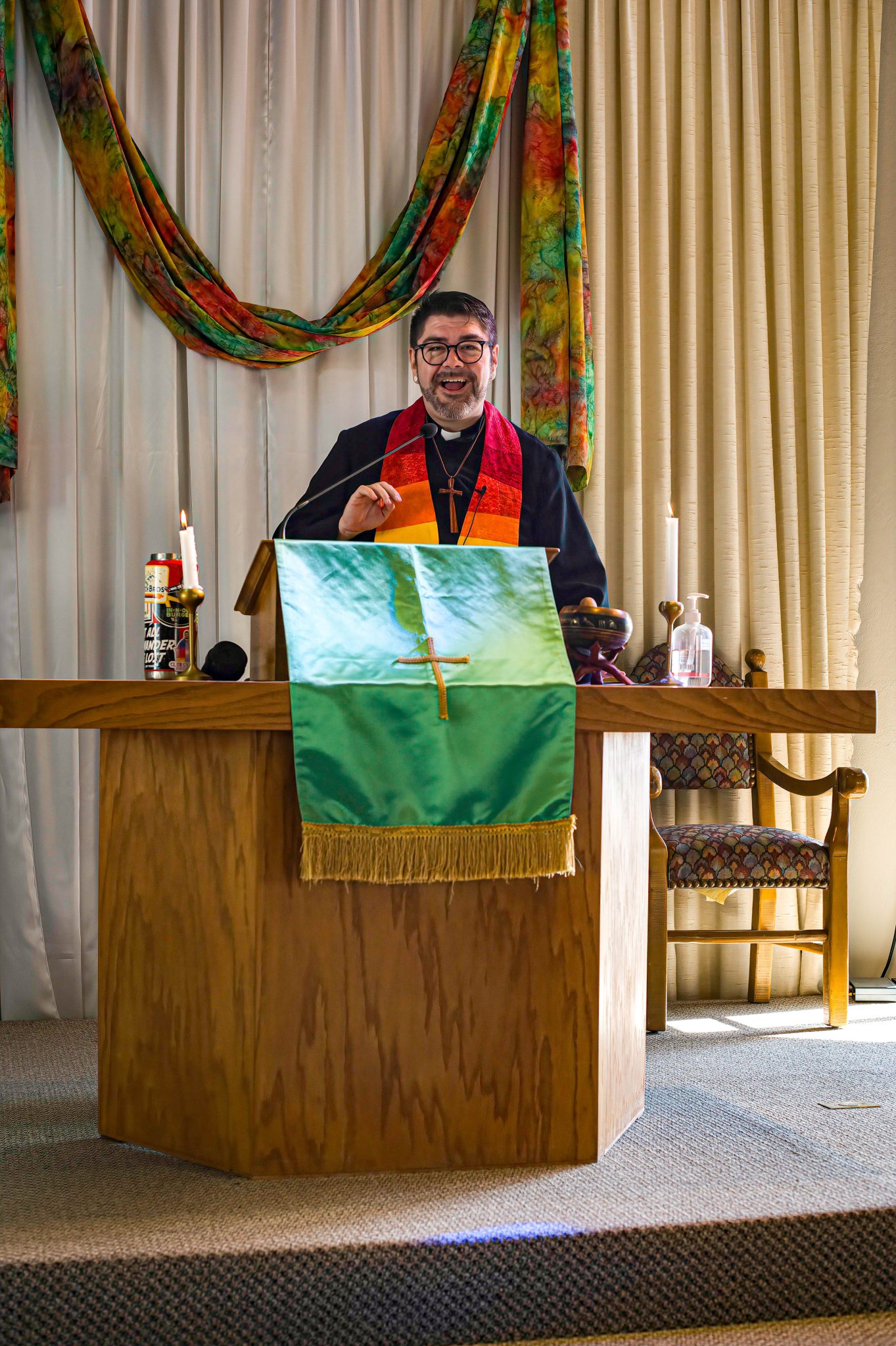 pastor casey tinnin, loomis basin ucc, pulpit, rainbow, happy, smiling, photojournalism, church, smiling, lgbtq, outword, article, exoneration