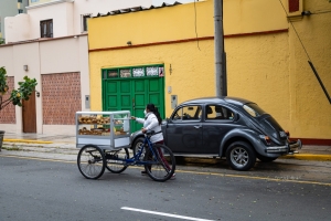 Bakery cart woman miraflores Peru-6171
