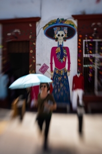 Katrina, street art, dia de los muertos, daytime, woman with umbrella, hot, vertical, selective focus, tlaquepaque, Guadalajara, mexico, photojournalism, travel, tourism, jalisco, chris allan, imagesbychrisa.com, photography, documentary