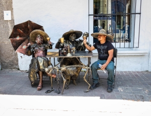 tlaquepaque, tourist, man with living statues, mexico guadalajara