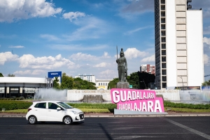 Minerva Pink sign, welcome, fountain, Guadalajara, mexico, photojournalism, travel, tourism, jalisco, chris allan, imagesbychrisa.com, photography, documentary