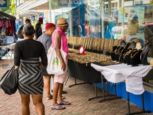 Gold-shopping-Castries-Saint-Lucia-4451-