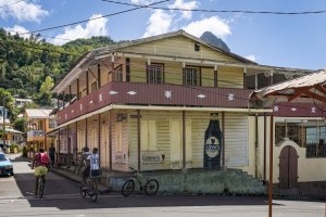 Kids-on-bikes-Drive-to-Soufriere-saint-lucia-4530-